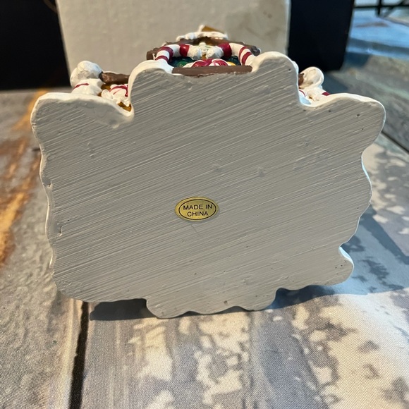 Vintage Gingerbread House Pate Set, 4 Decorative knives Sit in House - Picture 4 of 12